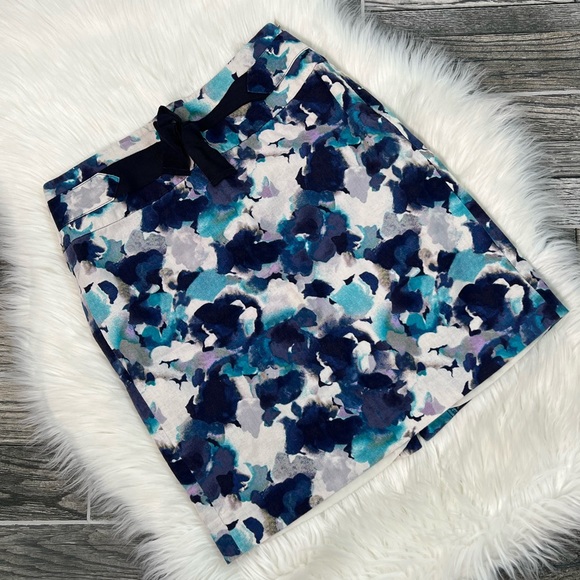 LOFT Dresses & Skirts - LOFT Ann Taylor Blue Floral Print Linen Skirt